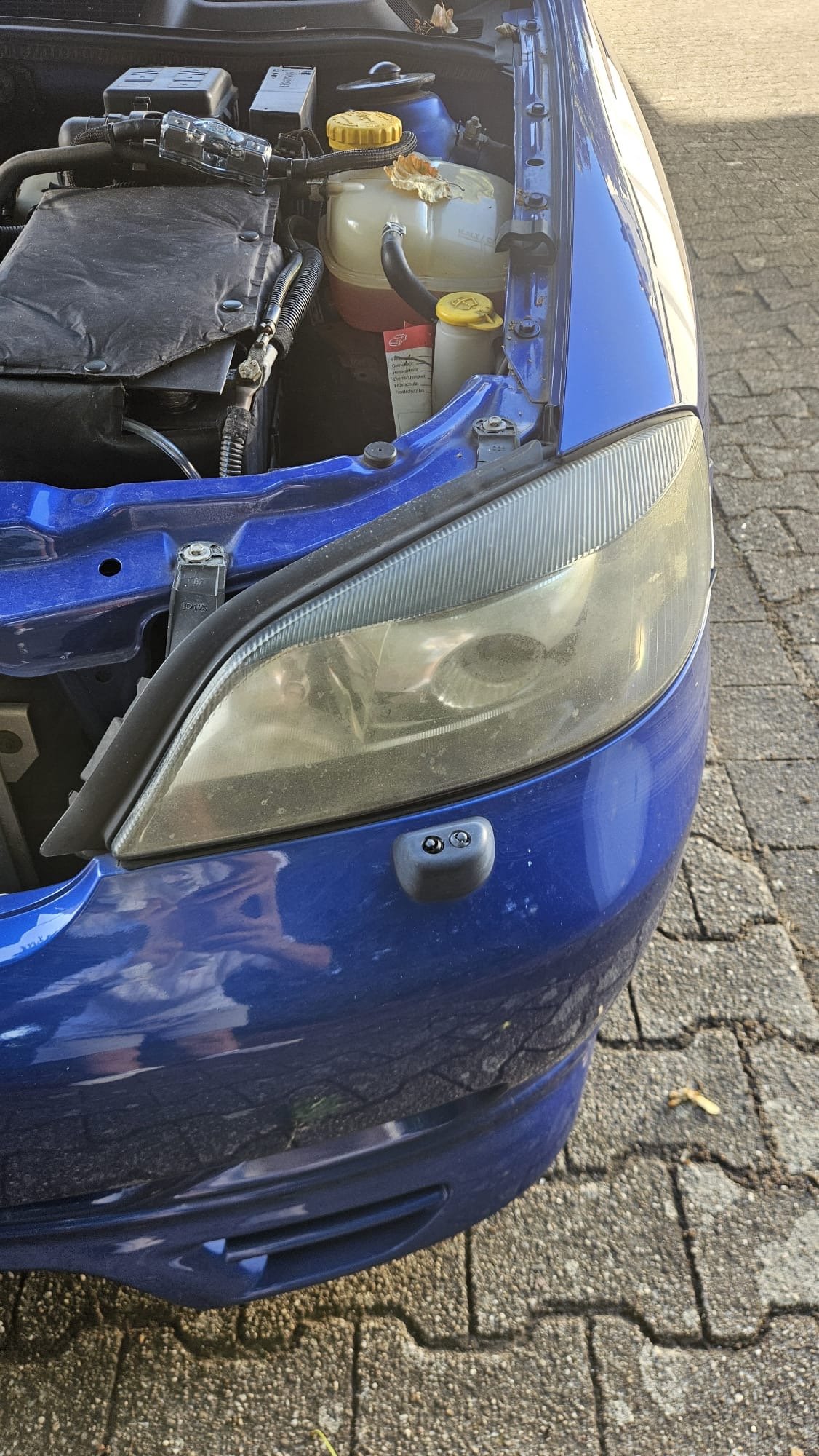 Scheinwerfer vor der Aufbereitung